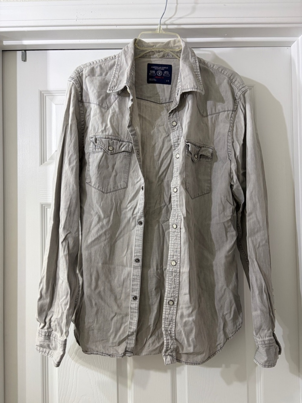 American Eagle Outfitters Light Gray Button-Up Shirt
